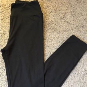 TC black LuLaRoe leggings